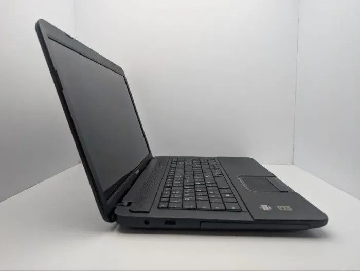 Ноутбук Toshiba Satellite C870D / 17.3" (1600x900) TN / AMD E1-1200 (2 ядра по 1.4 GHz) / 6 GB DDR3 / 120 GB SSD / AMD Radeon HD 7330, 1 GB GDDR3, 64-bit / WebCam б/в - зображення 4