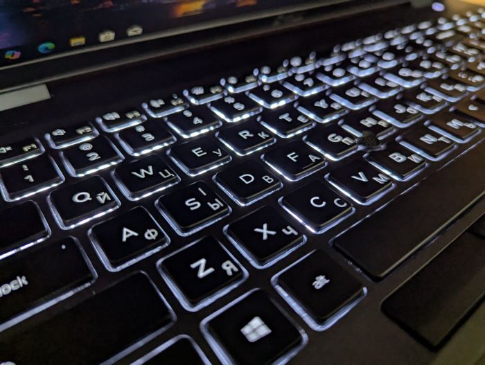 Ультрабук Dell Latitude 5501 / 15.6" (1920x1080) IPS / Intel Core i5-9400H (4 (8) ядра по 2.5 - 4.3 GHz) / 16 GB DDR4 / 512 GB SSD / Intel UHD Graphics 630 / WebCam / Windows 10 б/в - зображення 6