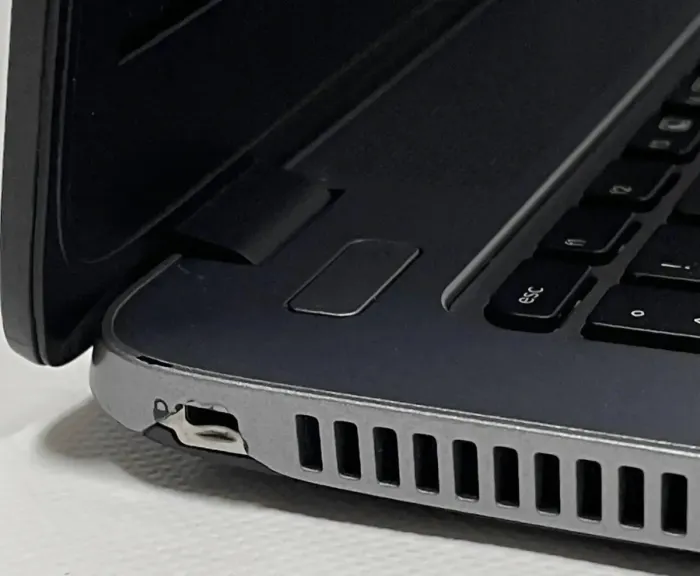 Ноутбук Б-клас HP EliteBook 840 G2 / 14" (1600x900) TN / Intel Core i5-5200U (2 (4) ядра по 2.2 - 2.7 GHz) / 8 GB DDR3 / 500 GB HDD / Intel HD Graphics 5500 / WebCam / VGA / Windows 10 Pro б/в - зображення 8