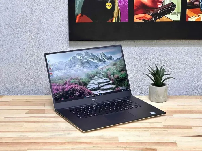 Мобільна робоча станція Dell Precision 5530 / 15.6" (1920x1080) IPS / Intel Core i7-8850H (6 (12) ядер по 2.6 - 4.3 GHz) / 16 GB DDR4 / 512 GB SSD M.2 / nVidia Quadro P1000, 4 GB GDDR5, 128-bit / WebCam / Win 11 Pro б/в - зображення 3