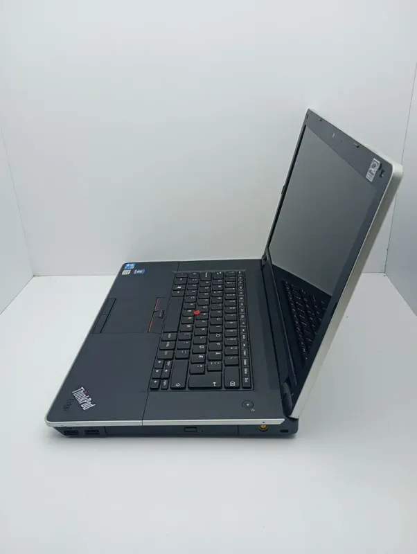 Ноутбук Lenovo ThinkPad Edge 15 / 15.6" (1366x768) TN / Intel Core i3-380M (2(4) ядра по 2.53 GHz) / 6 GB DDR3 / 320 GB HDD / Intel HD Graphics / WebCam б/в - зображення 6
