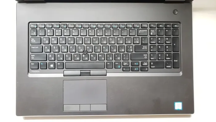 Мобільна робоча станція Dell Precision 7740 / 17.3" (3840x2160) IPS / Intel Core i7-9850H (6 (12) ядер по 2.6 - 4.6 GHz) / 32 GB DDR4 / 256 GB SSD + 1000 GB SSD / AMD Radeon Pro WX 7130, 8 GB GDDR5, 256-bit / WebCam / Win 11 Pro б/в - зображення 3