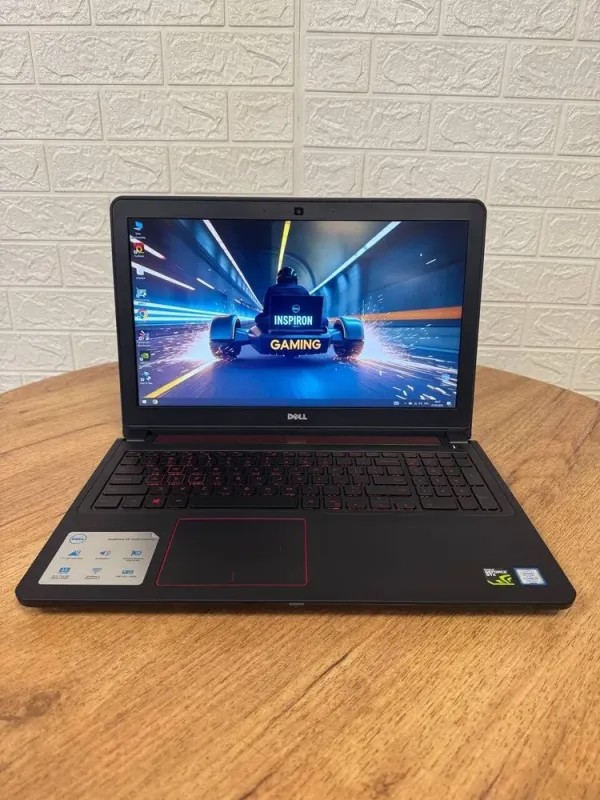 Ігровий ноутбук Б-клас Dell Inspiron 15 5577 / 15.6" (1920x1080) TN / Intel Core i5-7300HQ (4 ядра по 2.5 - 3.5 GHz) / 16 GB DDR4 / 128 GB SSD NVMe + 1000 GB HDD / nVidia GeForce GTX 1050, 4 GB GDDR5, 128-bit / WebCam б/в - зображення 2