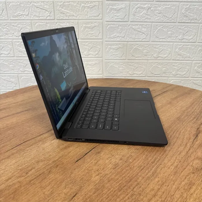 Ультрабук Б-клас Dell Latitude 7530 / 15.6" (1920x1080) IPS / Intel Core i7-1255U (10 (12) ядер по 1.7 - 4.7 GHz) / 16 GB DDR4 / 256 GB SSD NVMe / Intel Iris Xe Graphics / WebCam б/в - зображення 4