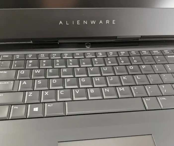 Ігровий ноутбук Dell Alienware 15 R3 / 15.6" (1920x1080) IPS / Intel Core i7-7700HQ (4 (8) ядра по 2.8 - 3.8 GHz) / 16 GB DDR4 / 512 GB SSD / nVidia GeForce GTX 1060, 6 GB GDDR5, 192-bit / WebCam б/в - зображення 3