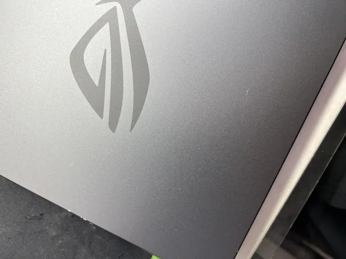 Ігровий ноутбук Б-класу Asus ROG Strix G18 G814JZ-G18 / 18" (2560x1600) IPS / Intel Core i9-13980HX (24 (32) ядра по 2,2 - 5,5 ГГц) / 32 ГБ DDR5 / 2048 ГБ SSD NVMe / nVidia GeForce RTX 4080, 12 ГБ GDDR6, 192-біт / WebCam б/в - зображення 11