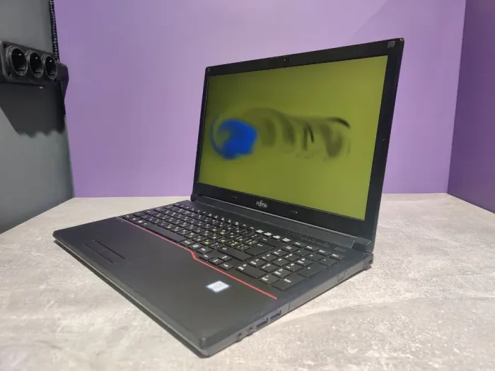 Ноутбук Fujitsu LifeBook E556 / 15.6" (1920x1080) IPS / Intel Core i5-6200U (2 (4) ядра по 2.3 - 2.8 GHz) / 8 GB DDR4 / 120 GB SSD / Intel HD Graphics 520 / WebCam б/в - зображення 3