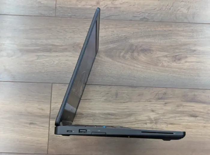 Ультрабук Dell Latitude 5480 / 14" (1920x1080) IPS / Intel Core i5-6300U (2 (4) ядра по 2.4 - 3.0 GHz) / 8 GB DDR4 / 256 GB SSD / Intel HD Graphics 520 / WebCam / HDMI / Windows 10 б/в - зображення 4