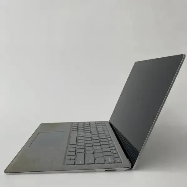 Ультрабук Б-клас Microsoft Surface Laptop 2 / 13.5" (2256x1504) IPS Touch / Intel Core i5-8250U (4 (8) ядра по 1.6 - 3.4 GHz) / 8 GB DDR3 / 128 GB SSD / Intel UHD Graphics 620 / WebCam б/в - зображення 4