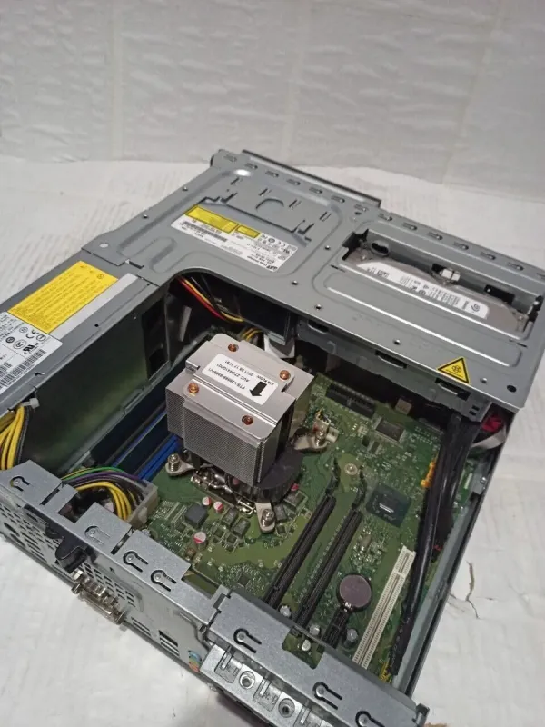 ПК Fujitsu Esprimo E700 E85+ SFF / Core i3-2120 (2(4) ядра по 3.3GHz) / 4GB DDR3 / 320GB HDD / HD Graphics 2000 / DVD-ROM б/в - зображення 7