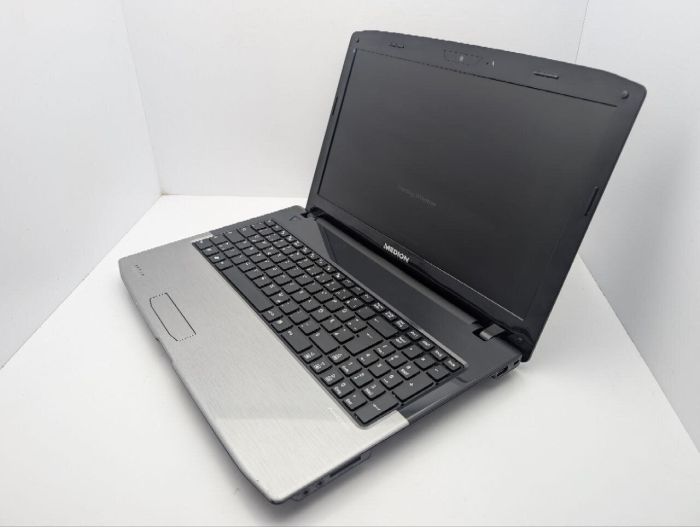 Ноутбук Medion Akoya E6234 / 15.6" (1366x768) TN / Intel Core i3-2310M (2 (4) ядра по 2.1 GHz) / 6 GB DDR3 / 250 GB HDD / Intel HD Graphics 3000 / WebCam / DVD-ROM / АКБ не тримає заряд б/в - изображение 7