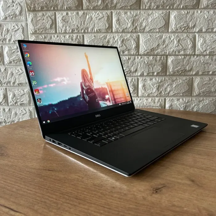 Мобільна робоча станція Dell Precision 5540 / 15.6" (1920x1080) IPS / Intel Core i7-9850H (6 (12) ядер по 2.6 - 4.6 GHz) / 16 GB DDR4 / 256 GB SSD / nVidia Quadro T1000, 4 GB GDDR5, 128-bit / WebCam б/в - зображення 4