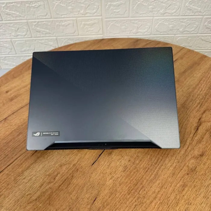 Ігровий ноутбук Б-клас Asus ROG Zephyrus GU502LW / 15.6" (1920x1080) IPS / Intel Core i7-10750H (6 (12) ядер по 2.6 - 5.0 GHz) / 16 GB DDR4 / 1000 GB SSD / nVidia GeForce RTX 2070 Max-Q, 8 GB GDDR6, 256-bit / WebCam б/в - зображення 3