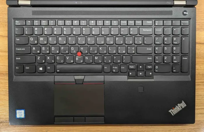 Мобільна робоча станція Lenovo ThinkPad P52 / 15,6" (1920x1080) IPS / Intel Xeon E-2176M (6 (12) ядер по 2,7 - 4,4 ГГц) / 32 ГБ DDR4 / 512 ГБ SSD / nVidia Quadro P2000, 4 ГБ GDDR5, 128-біт / Веб-камера / Сканер відбитків пальців / Windows 10 б/в - зображення 3