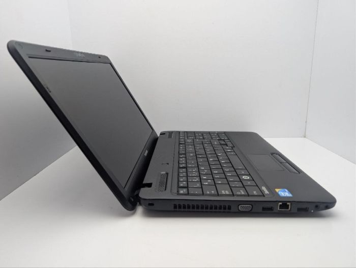 Ноутбук Toshiba Satellite C650 / 15.6" (1366x768) TN / Intel Pentium T4500 (2 (4) ядра по 2.3 GHz) / 6 GB DDR3 / 320 GB HDD / Intel HD Graphics / WebCam / DVD-ROM б/в - изображение 4
