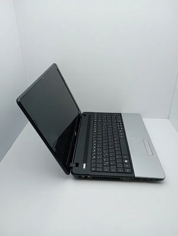 Ноутбук Acer Aspire E1-531 / 15.6" (1366x768) TN / Intel Pentium 2020M (2 ядра по 2.4 GHz) / 8 GB DDR3 / 320 GB HDD / Intel HD Graphics 2500 / WebCam б/в - зображення 3