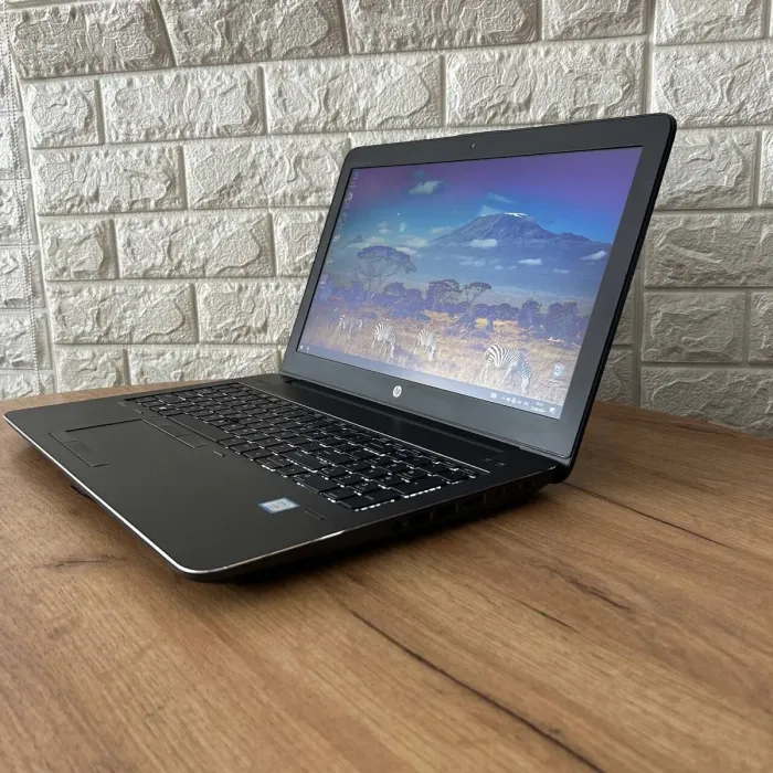 Мобільна робоча станція Б-клас HP ZBook Studio G4 / 15.6" (1920x1080) TN / Intel Xeon E3-1505M v6 (4 (8) ядра по 3.0 - 4.0 GHz) / 16 GB DDR4 / 256 GB SSD M.2 / nVidia Quadro M620, 2 GB GDDR5, 128-bit / WebCam б/в - зображення 5