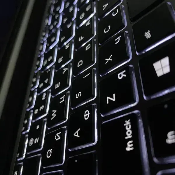 Мобільна робоча станція HP zBook 17 G6 / 17.3" (1920x1080) IPS / Intel Core i7-9850H (6 (12) ядер по 2.6 - 4.6 GHz) / 16 GB DDR4 / 512 GB SSD / nVidia Quadro RTX 3000, 6 GB GDDR6, 192-bit / WebCam / TouchID б/в - зображення 6