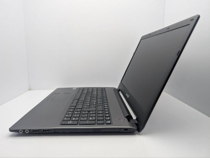 Ноутбук Terra Mobile 1513s / 15.6" (1366x768) TN / Intel Core i5-6200U (2 (4) ядра по 2.3 - 2.8 GHz) / 8 GB DDR3 / 250 GB SSD / Intel HD Graphics 520 / WebCam / DVD-ROM / АКБ не тримає б/в - зображення 5