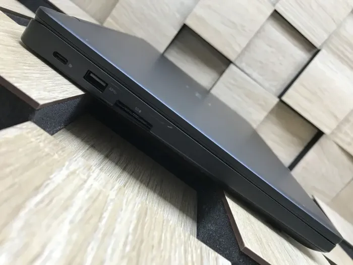 Ноутбук Б-клас Dell Latitude 5490 / 14" (1366x768) TN / Intel Core i5-8250U (4 (8) ядра по 1.6 - 3.4 GHz) / 8 GB DDR4 / 240 GB SSD / Intel UHD Graphics 620 / WebCam / Windows 10 б/в - зображення 5