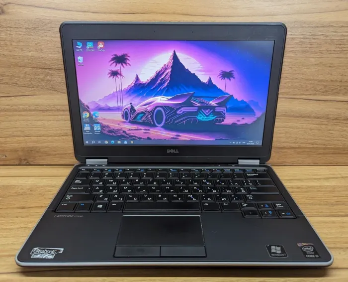 Ультрабук Dell Latitude E7240 / 12.5" (1366x768) TN / Intel Core i5-4310U (2 (4) ядра по 2.0 - 3.0 GHz) / 8 GB DDR3 / 256 GB SSD / Intel HD Graphics 4400 / WebCam / Windows 10 б/в - зображення 2