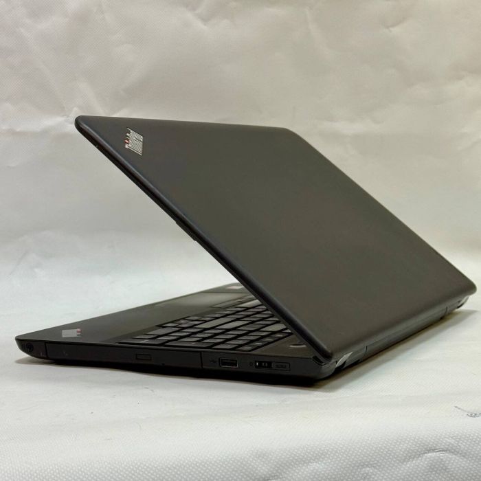 Ноутбук Lenovo ThinkPad E550 / 15.6" (1366x768) TN / AMD A6-7000 (2 ядра по 2.2 - 3.0 GHz) / 8 GB DDR3 / 120 GB SSD / AMD Radeon R4 Graphics / WebCam / Windows 10 Pro б/в - зображення 6