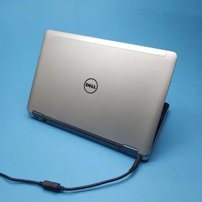 Ігровий ноутбук Dell Latitude E6540 / 15.6" (1920x1080) TN / Intel Core i7-4800MQ (4 (8) ядра по 2.7 - 3.7 GHz) / 8 GB DDR3 / 512 GB SSD / AMD Radeon HD 8790M, 2 GB GDDR5, 128-bit / WebCam / DVD-ROM / Win 10 Pro б/в - зображення 3