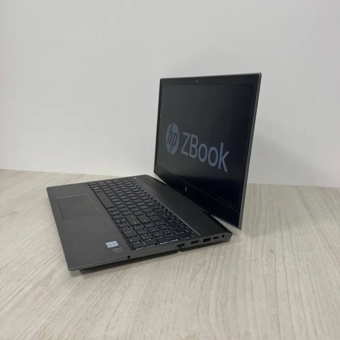 Ноутбук HP ZBook 15v G5 / 15.6" (1920x1080) IPS / Intel Core i5-8300H (4 (8) ядра по 2.3 - 4.0 GHz) / 16 GB DDR4 / 256 GB SSD M.2 / Intel UHD Graphics 630 / WebCam б/в - зображення 6