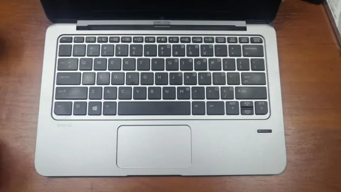 Ноутбук-трансформер HP Elite x2 1011 G1 / 11.6" (1920x1080) IPS Touch / Intel Core M-5Y71 (2 (4) ядра по 1.2 - 2.9 GHz) / 8 GB DDR3 / 256 GB SSD / Intel HD Graphics 5300 / WebCam / Дві батареї б/в - зображення 6