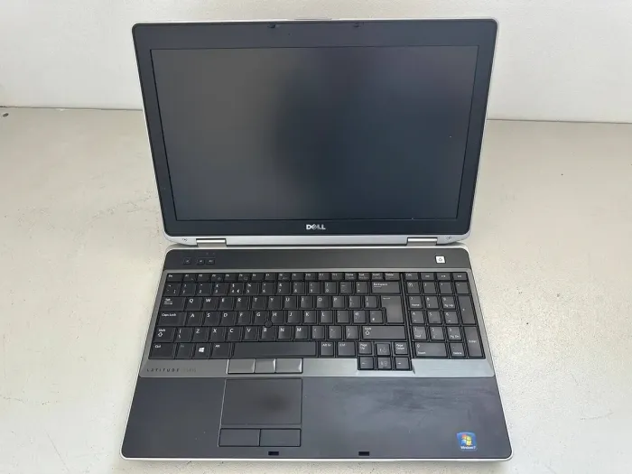 Ноутбук Б-класс Dell Latitude E6530 / 15.6" (1366x768) TN / Intel Core i5-3320M (2 (4) ядра по 2.6 - 3.3 GHz) / 8 GB DDR3 / 128 GB SSD / Intel HD Graphic 4000 / DVD-ROM / HDMI б/в - зображення 2