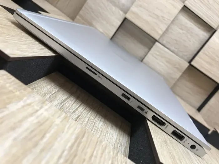 Ноутбук-трансформер HP EliteBook x360 1030 G2 / 13.3" (1920x1080) IPS Touch / Intel Core i5-7300U (2 (4) ядра по 2.6 - 3.5 GHz) / 8 GB DDR4 / 256 GB SSD M.2 / Intel HD Graphics 620 / WebCam / Fingerprint / USB 3.1 / HDMI б/в - зображення 6