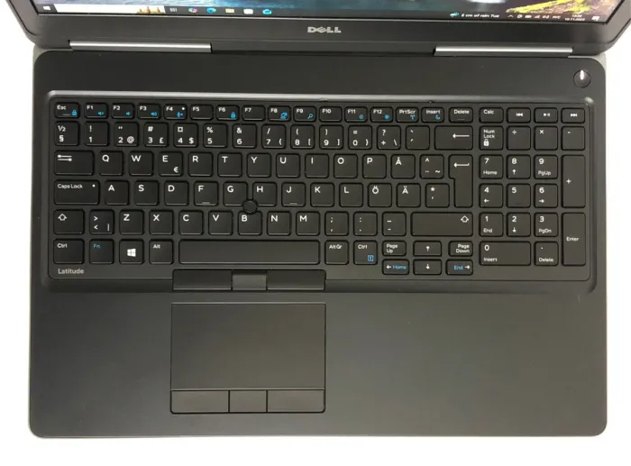 Мобільна робоча станція Б-класу Dell Precision 7520 / 15,6" (1920x1080) IPS / Intel Core i7-7700HQ (4 (8) ядра по 2,8 - 3,8 ГГц) / 16 ГБ DDR4 / 256 ГБ SSD / nVidia Quadro M2200, 4 ГБ GDDR5, 128-біт / WebCam / Win 10 Pro б/в - зображення 8