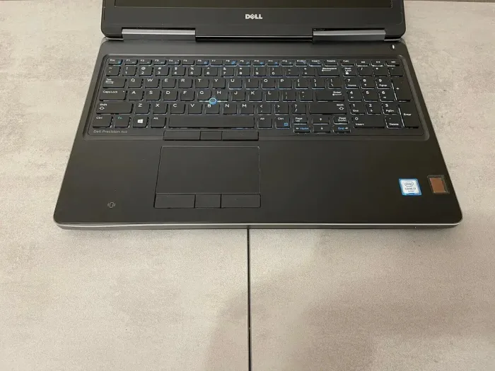 Робоча станція Б-клас Dell Precision 7510 / 15.6" IPS / Core i7-6820HQ (4(8) ядра по 2.7-3.6GHz) / 16GB DDR4 / 256GB SSD / Quadro M1000M, 2GB GDDR5, 128-bit / WebCam / miniDP / HDMI б/в - зображення 6