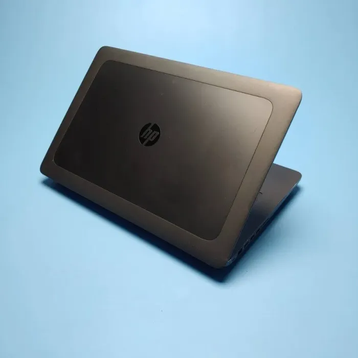 Мобільна робоча станція Б-клас HP Zbook 17 G4 / 17.3" (1920x1080) IPS / Intel Core i7-7820HQ (4 (8) ядра по 2.9 - 3.9 GHz) / 16 GB DDR4 / 480 GB SSD / nVidia Quadro P3000, 6 GB GDDR5, 192-bit / WebCam / Win 10 Pro б/в - зображення 3