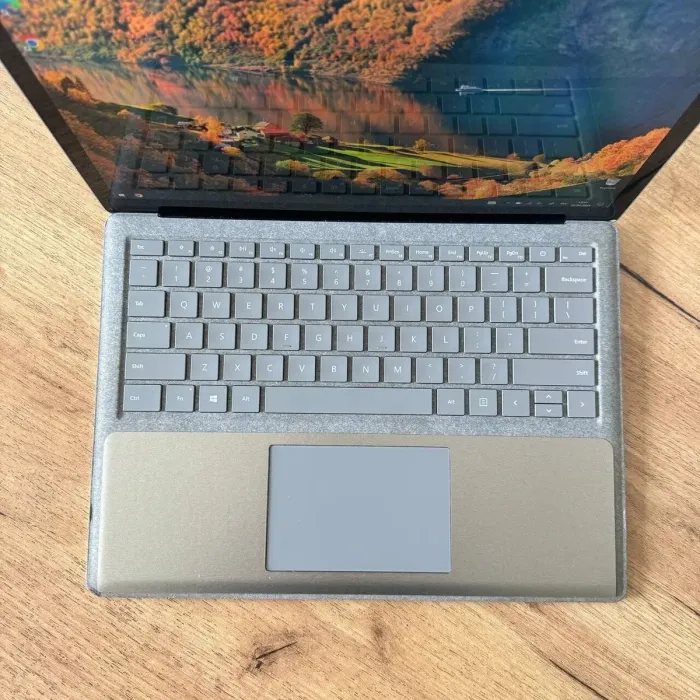 Ультрабук Б-клас Microsoft Surface Laptop / 13.5" (2256x1504) IPS Touch / Intel Core i5-7300U (2 (4) ядра по 2.6 - 3.5 GHz) / 8 GB DDR4 / 128 GB SSD / Intel HD Graphics 620 / WebCam б/в - зображення 7