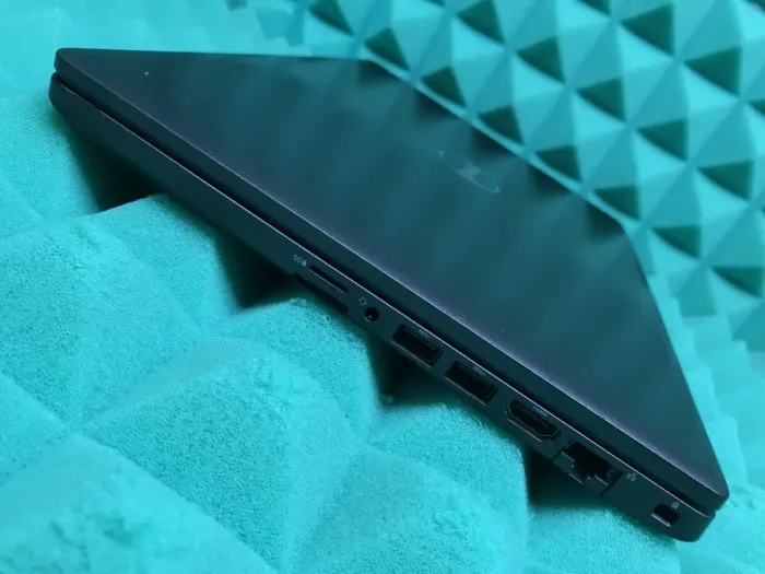 Ультрабук Б-клас Dell Latitude 5400 / 14" (1920x1080) IPS / Intel Core i5-8365U (4 (8) ядра по 1.6 - 4.1 GHz) / 8 GB DDR4 / 256 GB SSD / Intel UHD Graphics 620 / WebCam / USB 3.1 / HDMI / Windows 10 б/в - зображення 8