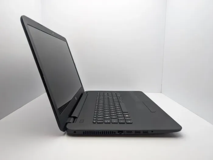 Ноутбук HP Pavilion 17-y040ng / 17.3" (1600x900) TN / AMD A8-7410 (4 ядра по 2.2 - 2.5 GHz) / 8 GB DDR3 / 120 GB SSD / AMD Radeon R5 Graphics / WebCam б/в - зображення 5
