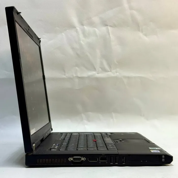 Ноутбук Lenovo ThinkPad T500 / 15.4" (1680x1050) TN / Intel Core 2 Duo P8600 (2 ядра по 2.4 GHz) / 4 GB DDR3 / 250 GB HDD / Mobile Intel 4 Series Express Chipset Family / DVD-ROM б/в - зображення 4