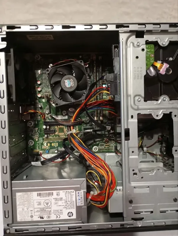 Комплект ПК Б-клас: HP 280 G1 Tower / Intel Core i5-4590 (4 ядра по 3.3 3 3.7 GHz) / 8 GB DDR3 / 500 GB HDD / Intel HD Graphics 4600 / DVD-RW + Монітор Dell UltraSharp U2312HMt / 23" (1920x1080) IPS / VESA 100x100 б/в - зображення 6