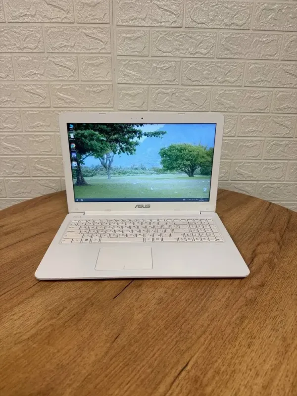 Ультрабук Б-клас Asus VivoBook E502NA White / 15.6" (1920x1080) TN / Intel Pentium N4200 (4 ядра по 1.1 - 2.5 GHz) / 4 GB DDR4 / 500 GB HDD / Intel HD Graphics 505 б/в - зображення 2
