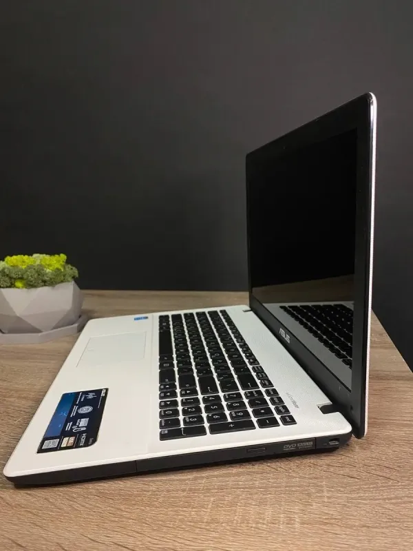 Ноутбук Б-клас Asus X550C / 15.6" (1366x768) TN / Intel Pentium 2117U (2 ядра по 1.8 GHz) / 4 GB DDR3 / 250 GB HDD / Intel HD Graphics 2500 / WebCam / DVD-RW / Win 10 / АКБ не держит б/в - зображення 5
