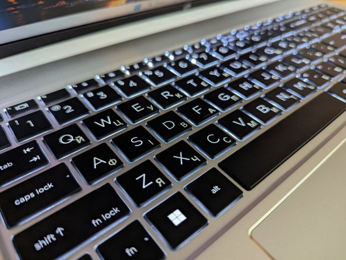 Ноутбук HP ProBook 450 G9 / 15.6" (1920x1080) IPS / Intel Core i5-1235U (10 (12) ядер по 3.3 - 4.4 GHz) / 16 GB DDR4 / 480 GB SSD / Intel Iris Xe Graphics / WebCam / TouchID / Windows 11 б/в - зображення 6