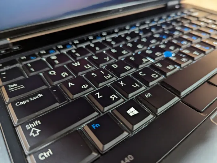 Ноутбук Б-класс  Dell Latitude E6440 / 14" (1600x900) TN / Intel Core i5-4300M (2 (4) ядра по 2.6 - 3.3 GHz) / 8 GB DDR3 / 256 GB SSD / Intel HD Graphic 4600 / WebCam / Windows 10 б/в - зображення 6