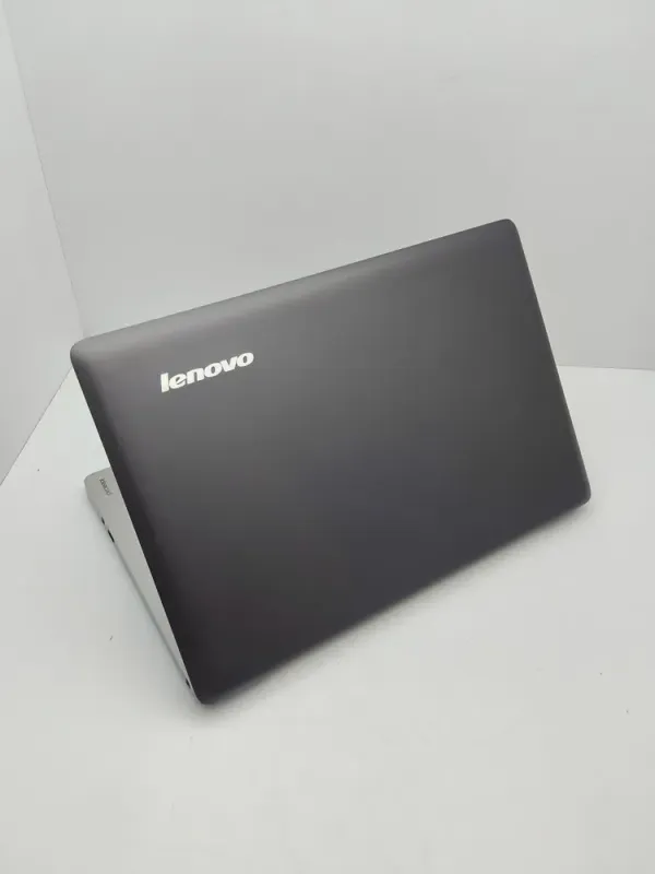 Ноутбук Lenovo IdeaPad U310 / 13.3" (1366x768) TN / Intel Core i3-2367M (2 (4) ядра по 1.4 GHz) / 8 GB DDR3 / 120 GB SSD / Intel HD Graphics 3000 / WebCam б/в - зображення 7