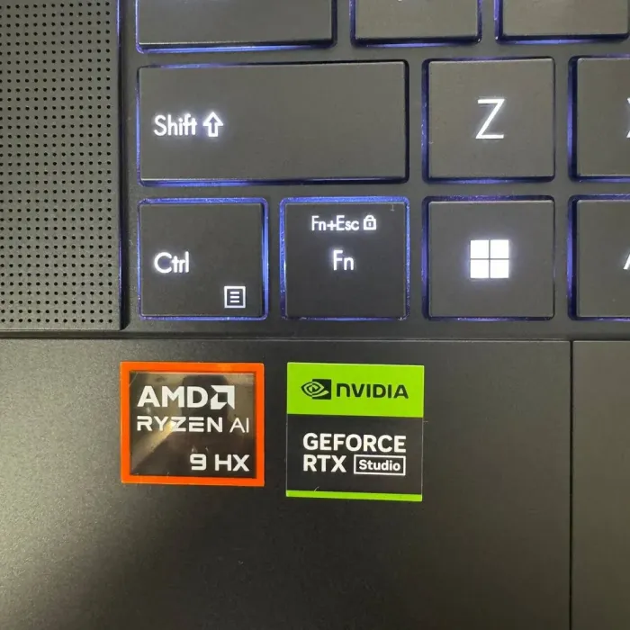 Ігровий ноутбук Б-клас Asus ProArt Studiobook P16 H7606WI / 16" (3840x2400) OLED Touch / AMD Ryzen AI 9 HX 370 (12 (24) ядер по 2.0 - 5.1 GHz) / 64 GB DDR5 / 2000 GB SSD NVMe / nVidia GeForce RTX 4070, 8 GB GDDR6, 128-bit б/в - зображення 8