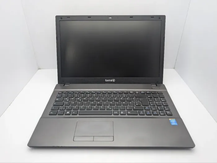 Ноутбук Terra Mobile 1528 / 15.6" (1366x768) TN / Intel Core i3-4000M (2 (4) ядра по 2.4 GHz) / 8 GB DDR3 / 120 GB SSD / Intel HD Graphics 4600 / WevCam / DVD-ROM / АКБ не тримає б/в - зображення 3