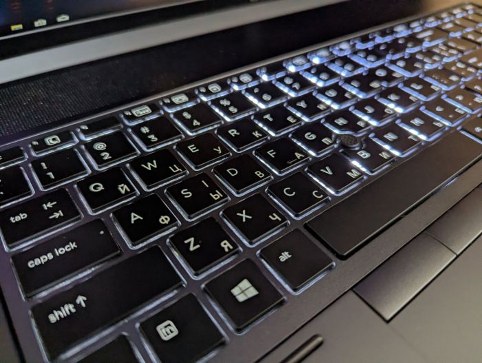 Мобільна робоча станція HP zBook 17 G3 / 17.3" (1920x1080) IPS / Intel Xeon E3-1575M v5 (4 (8) ядра по 3.0 - 3.9 GHz) / 32 GB DDR4 / 512 GB SSD / nVidia Quadro M4000M, 4 GB GDDR5, 256-bit / WebCam / Fingerprint / Windows 10 б/в - зображення 6