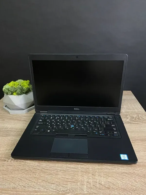 Ультрабук Б-клас Dell Latitude 5480 / 14" (1920x1080) TN / Intel Core i5-6300U (2 (4) ядра по 2.4 - 3.0 GHz) / 8 GB DDR4 / 256 GB SSD / Intel HD Graphics 520 / WebCam / Win 10 б/в - зображення 2