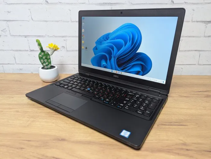 Ноутбук Dell Latitude 5580 / 15.6" (1920x1080) TN / Intel Core i5-6300U (2 (4) ядра по 2.4 - 3.0 GHz) / 8 GB DDR4 / 256 GB SSD / Intel HD Graphics 520 / WebCam б/в - зображення 4