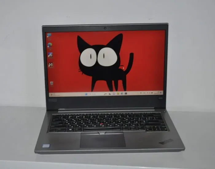 Ноутбук Lenovo ThinkPad E480 / 14" (1920x1080) IPS / Intel Core i5-7200U (2 (4) ядра по 2.5 - 3.1 GHz) / 16 GB DDR4 / 480 GB SSD / Intel UHD Graphics 620 / WebCam / Windows 11 Pro б/в - зображення 3